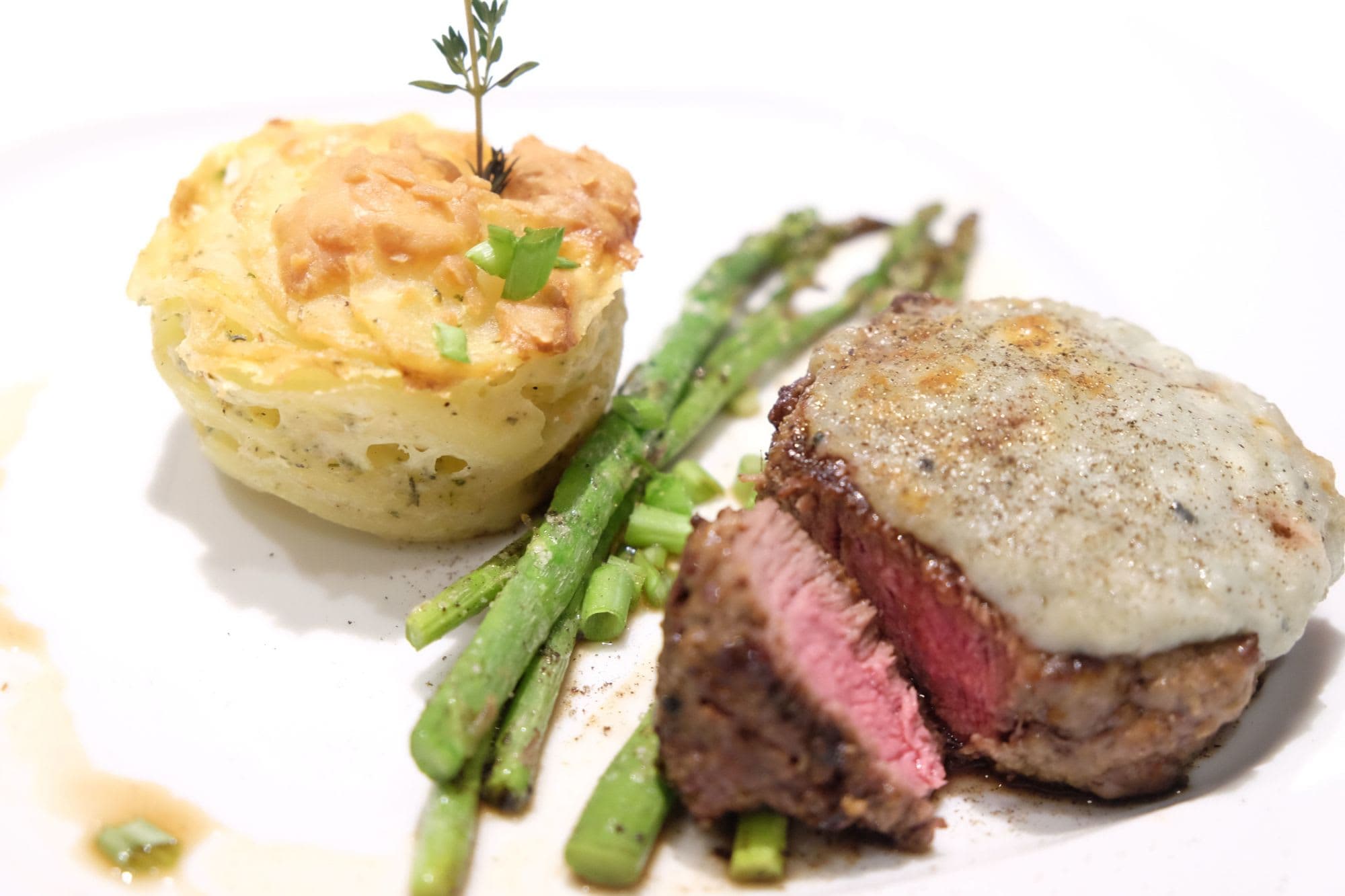 クルーズ旅行の食事ってどんな感じ？ はじめてのクルーズで驚くこと【初心者向け】