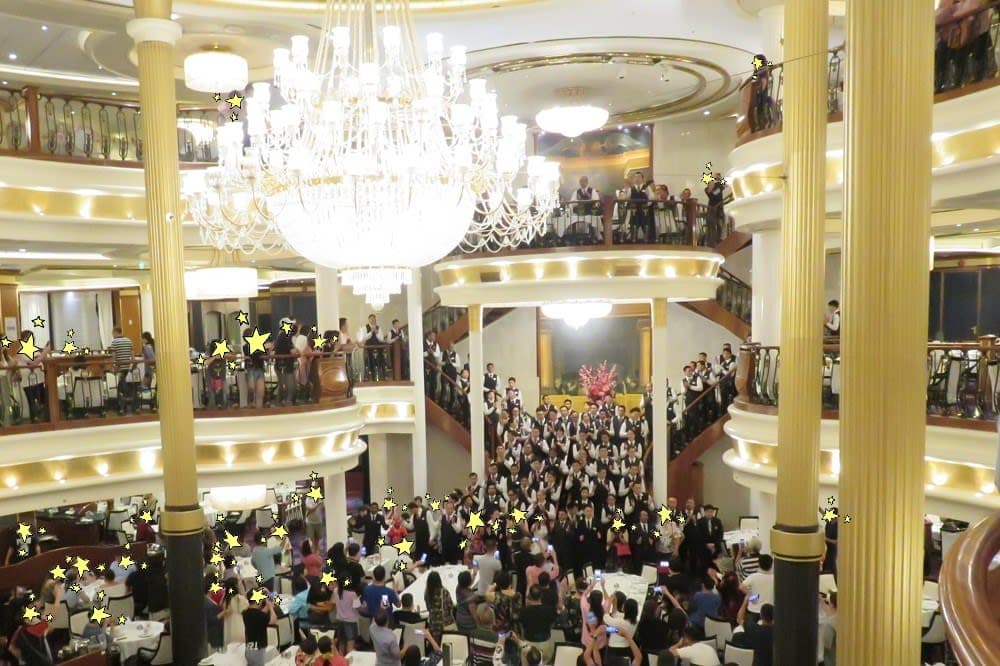 最終夜のダイニングショーは大盛り上がり♪～フライ＆クルーズで香港発着ボイジャー・オブザシーズ乗船記ー2019.8月・本編6-3