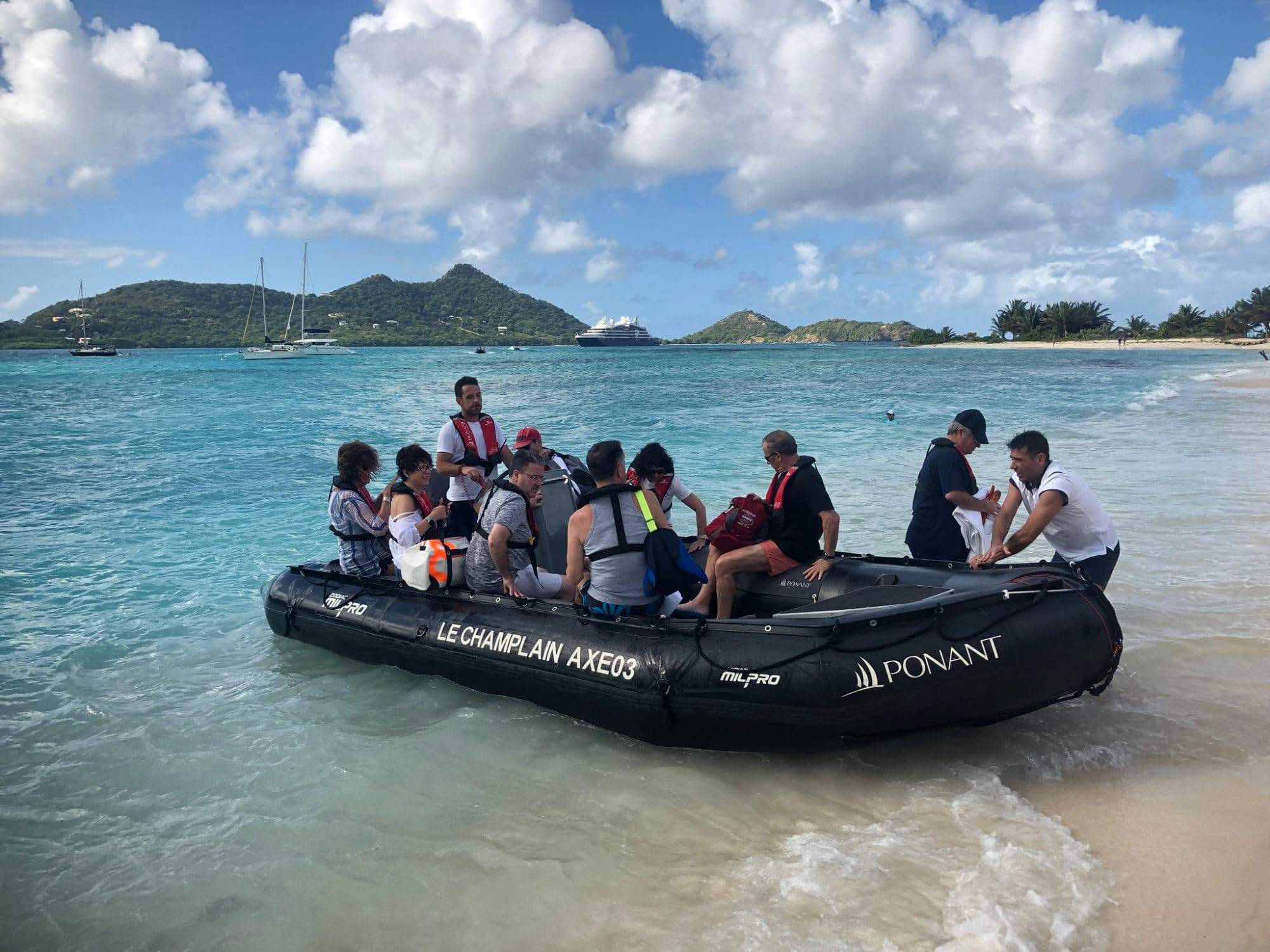 夏に訪れる地中海 VS 冬発カリブ海