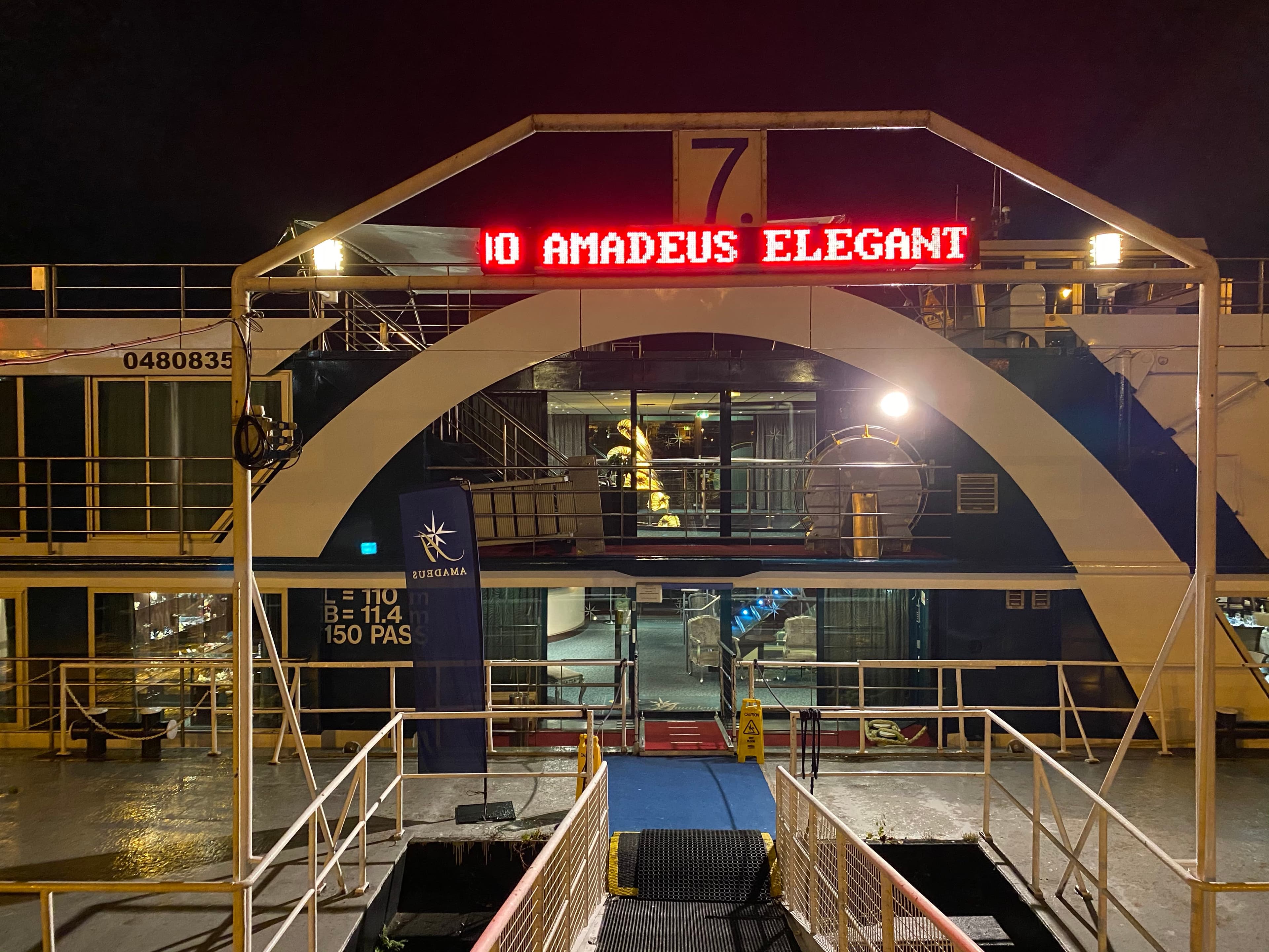 2019年10月ドナウ川クルーズ 3(荘厳なブタベストの夜景)