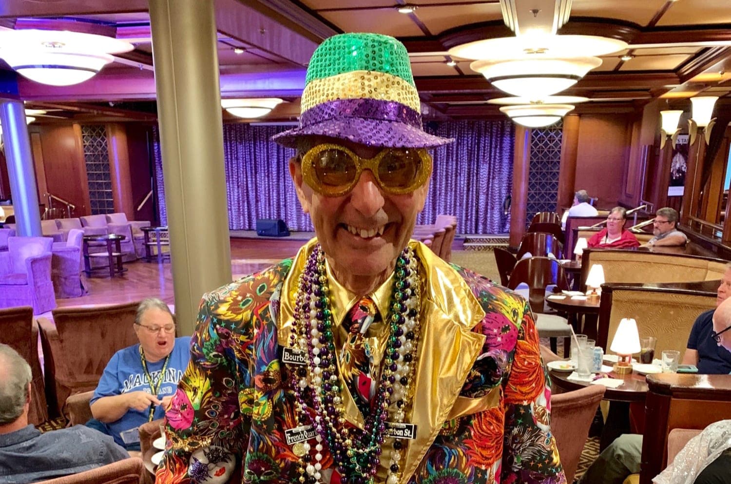 カジュアル船でのフォーマルデイの服装