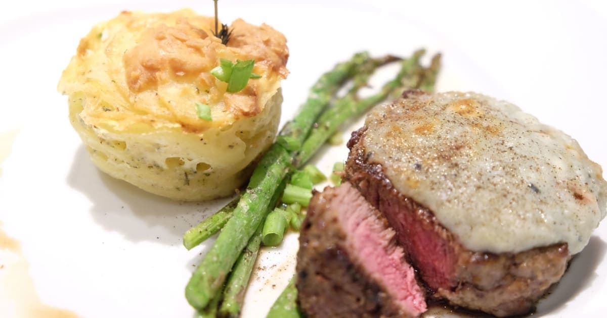 クルーズ旅行の食事ってどんな感じ? はじめてのクルーズで驚くこと【初心者向け】