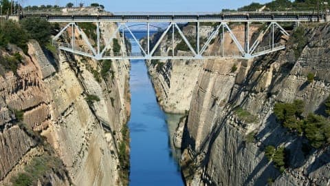 コリントス運河