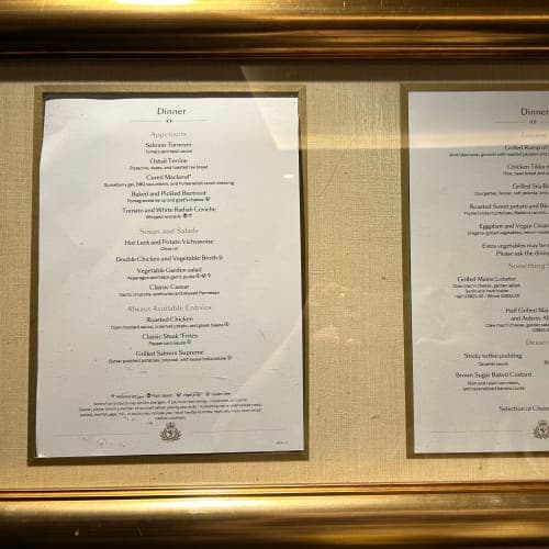 ある日のメインダイ二ングの夕食。
ポーションも少なめで残さず食べきれます。