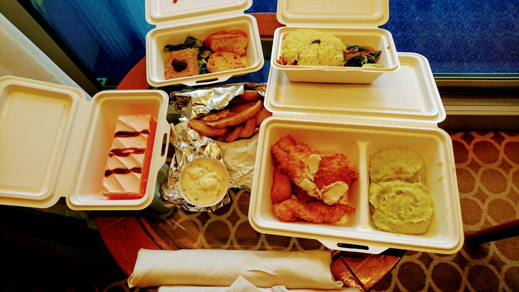 渦中のダイヤモンドプリンセスから (2月14日の配布物や食事など)