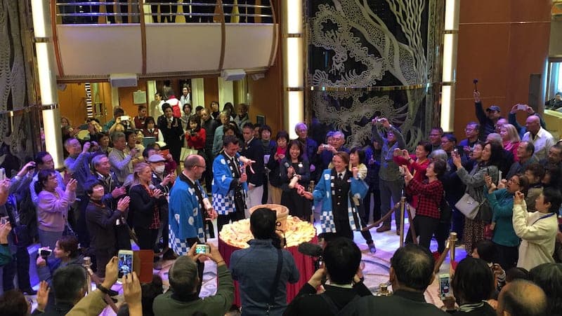 ダイヤモンドプリンセス【動画あり】出港の鏡割り