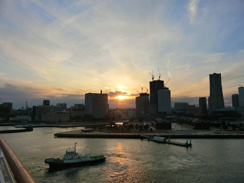 ダイヤモンドプリンセス 夕焼けと共に出港