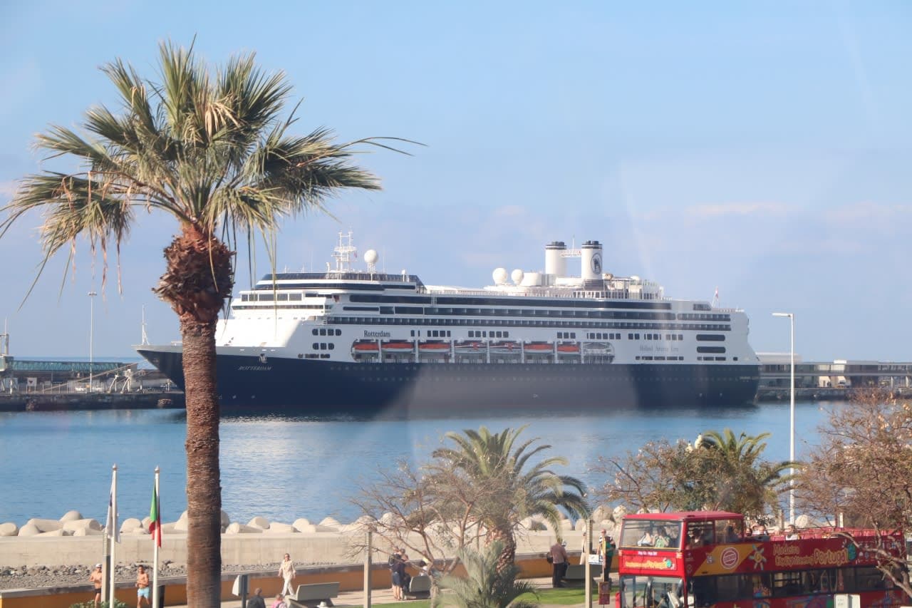 飛行機と船で19日間世界一周の旅②大西洋横断クルーズ・ロッテルダム号の船内・船外設備編