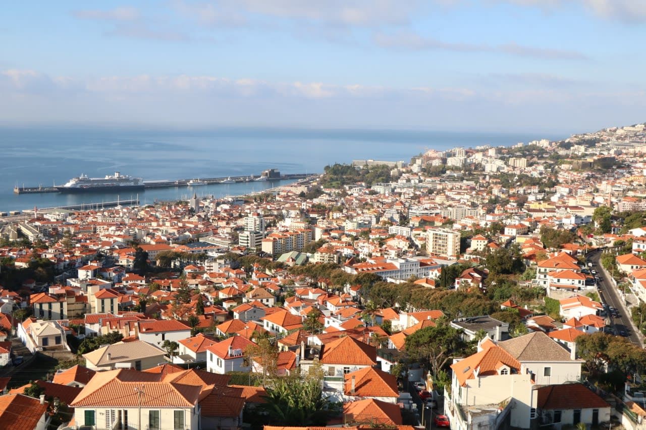 飛行機と船で19日間世界一周の旅④大西洋横断クルーズ・ロッテルダム号で訪れたポルトガル領マディラ諸島フンシャル